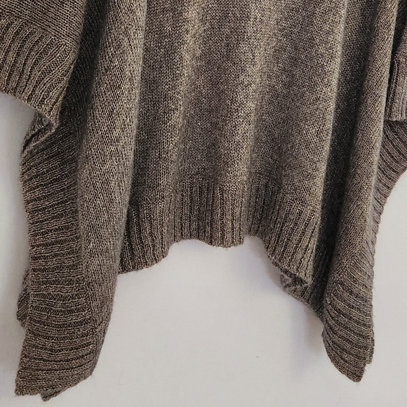 NWT Tommy Bahama Oversized Pullover with Gold Metal Fibers womens size s… - Picture 4 of 17